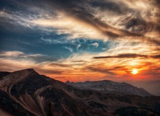Ile godzin pracuje się w Japonii?
