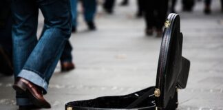 Czy mąż może podarować żonie pieniądze?