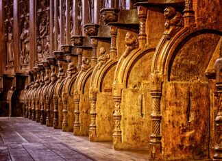 Ile zarabia ksiądz dziekan?