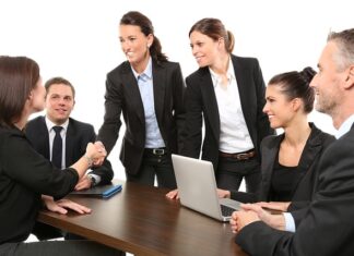 Jakie są minusy umowy zlecenie?